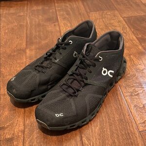 On Running Black Athletic Shoes Sleek Performance Design